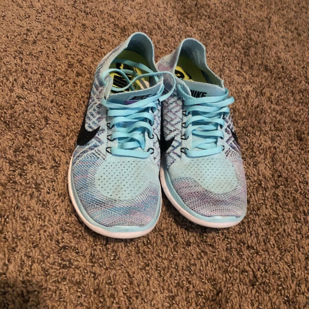 Women’s Nike flynit shoes